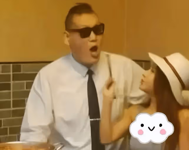 她憑「潘金蓮」爆紅,衣服都擋不住的身材,嫁完小矮人嫁巨無霸,如今怎麼樣了?
