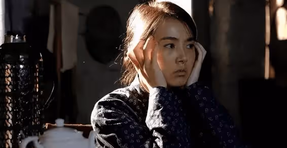 靠「脫」成名,51歲未婚,掌摑陳寶國,碾壓章子怡,姜宏波憑藉的是什麼?