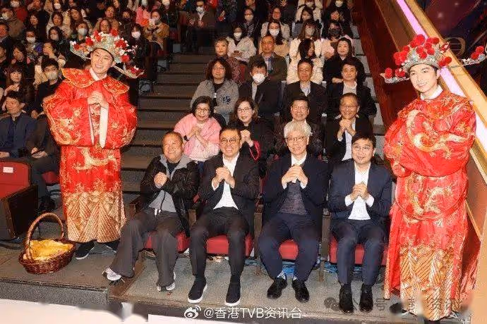 TVB新春團拜｜曾志偉狂摸獅頭圖沾好運