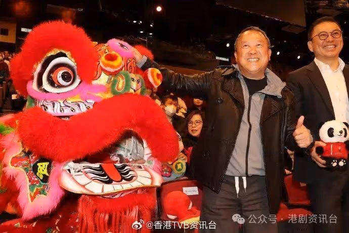 TVB新春團拜｜曾志偉狂摸獅頭圖沾好運