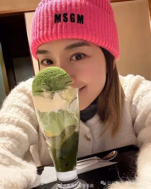 前TVB花旦黃智雯罕見曬全家福！曝光家姐餅印樣貌，背景猛料引關注