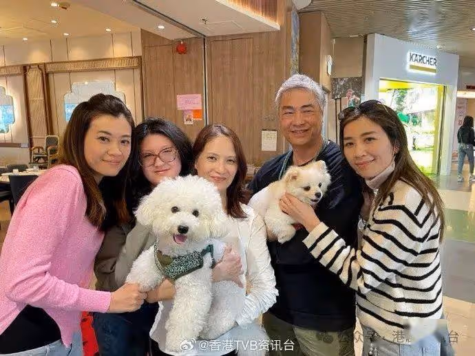 前TVB花旦黃智雯罕見曬全家福！曝光家姐餅印樣貌，背景猛料引關注