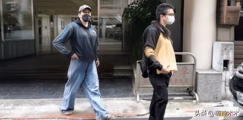 王大陸因逃兵役被逮捕!現場照片曝光本人很淡定,恐面臨被判刑
