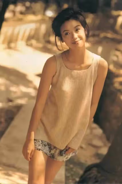 吳倩蓮近照曝光,一頭白髮被稱「阿婆」,美人遲暮但永遠是獨一份