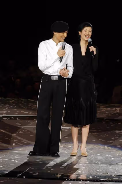 吳倩蓮近照曝光,一頭白髮被稱「阿婆」,美人遲暮但永遠是獨一份