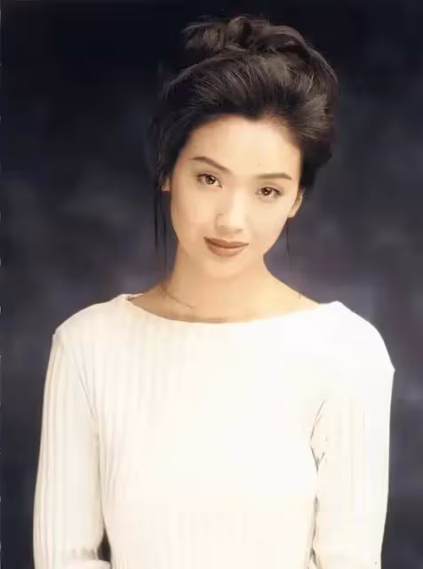 吳倩蓮近照曝光,一頭白髮被稱「阿婆」,美人遲暮但永遠是獨一份