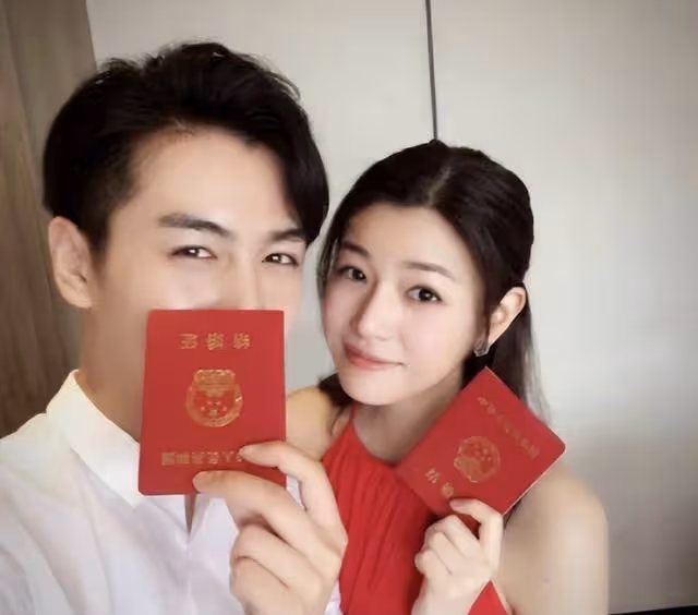 突發!陳曉陳妍希官宣離婚,疑女方父親去世,男方未現身成導火索