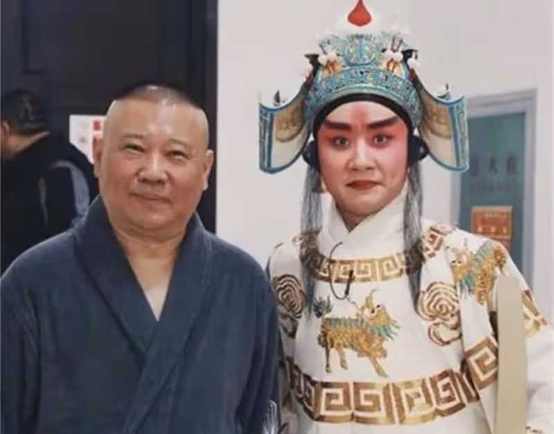 郭德綱穩了,中國戲曲學院高才生,京劇大賽金獎獲得者都為他說話