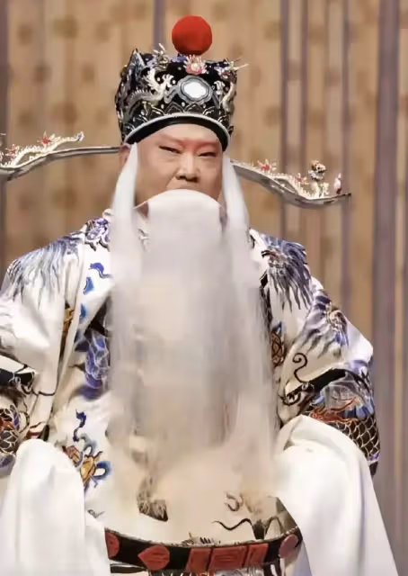 郭德綱穩了,中國戲曲學院高才生,京劇大賽金獎獲得者都為他說話