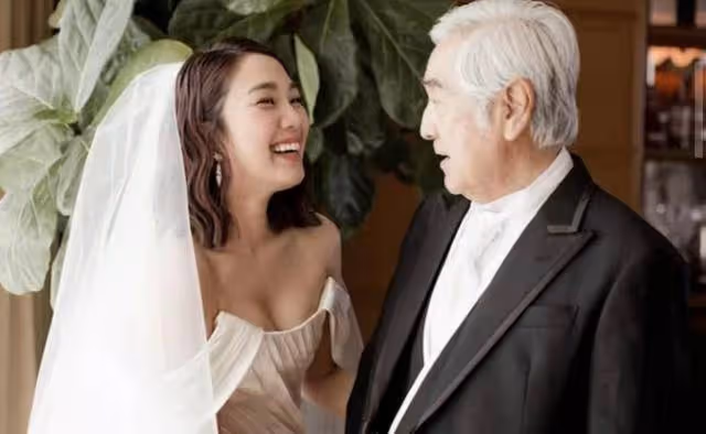 溫馨!79歲秦沛與女兒K歌好精神,曾與前妻爭撫養權不惜傾家蕩產