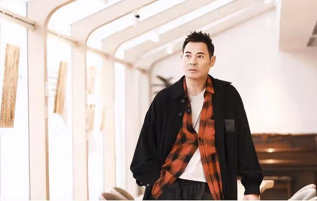 黃智賢與TVB未簽經理人合約，自曝曾遭監製冷眼，與妻子一直丁克