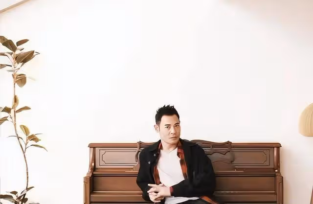 黃智賢與TVB未簽經理人合約，自曝曾遭監製冷眼，與妻子一直丁克