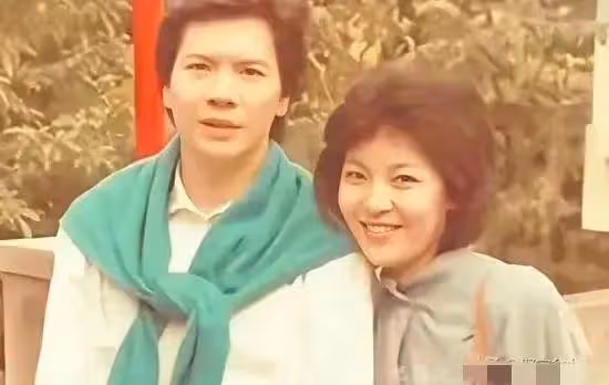 向太陳嵐27歲絕美證件照曝光!神似郭碧婷,向華強珍藏多年