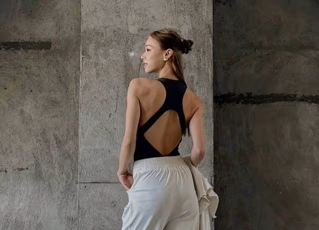 TVB女星擁有完美背肌,曬健身照尷尬走光,前男友為其墜樓自殺