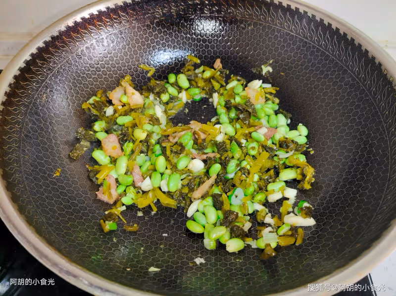 春天太適合吃這菜了,一口18種胺基酸!熱乎乎一鍋出,食材豐富、滿口鮮香滑嫩,上桌全家都愛
