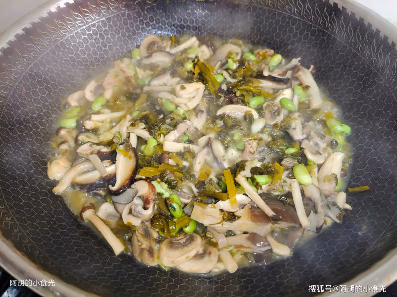 春天太適合吃這菜了,一口18種胺基酸!熱乎乎一鍋出,食材豐富、滿口鮮香滑嫩,上桌全家都愛