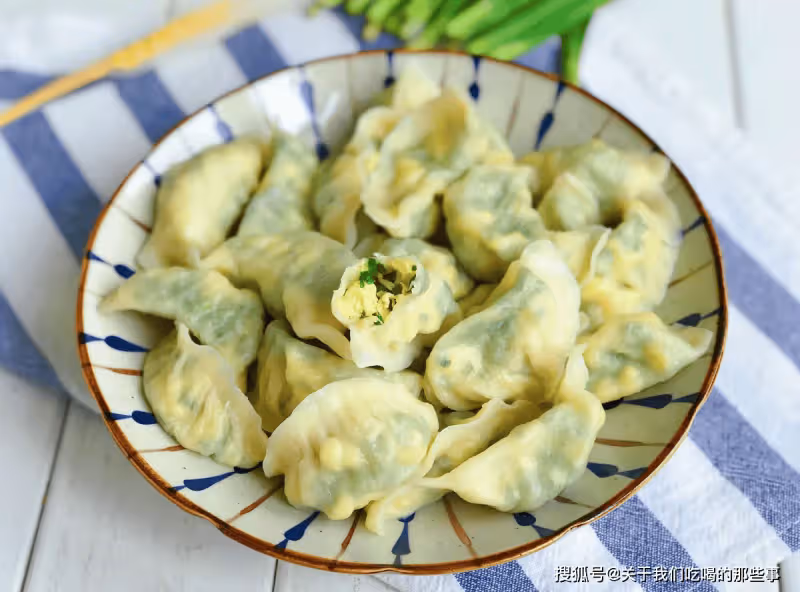 調韭菜雞蛋餡,牢記「4不要」,韭菜翠綠不出水,包餃子鮮香好吃