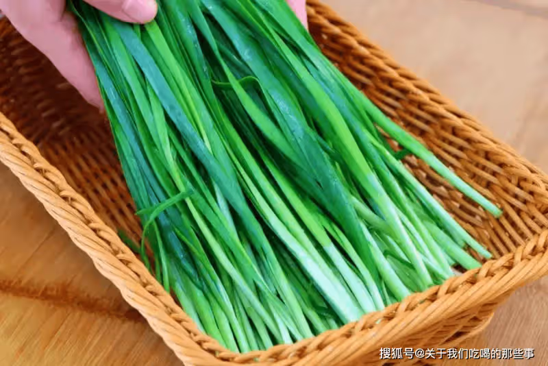 調韭菜雞蛋餡,牢記「4不要」,韭菜翠綠不出水,包餃子鮮香好吃
