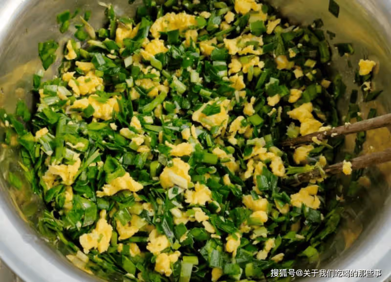 調韭菜雞蛋餡,牢記「4不要」,韭菜翠綠不出水,包餃子鮮香好吃