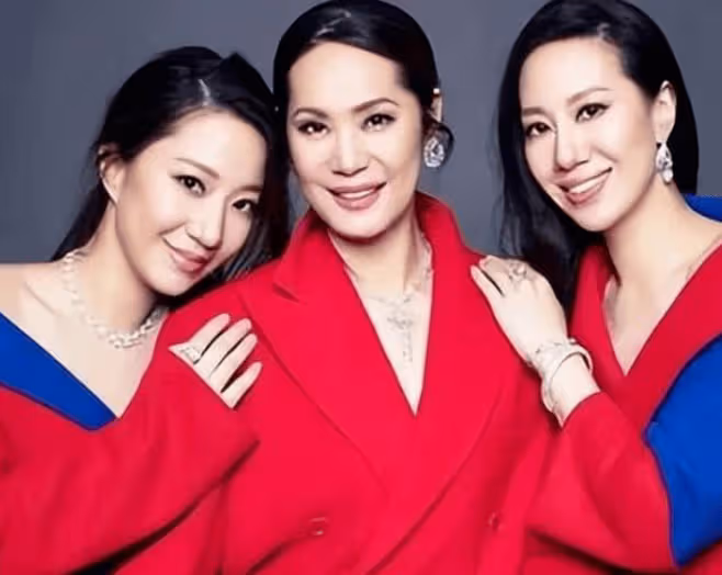 她是最強岳母，她只比女婿大6歲，女兒一個嫁巨星一個嫁豪門