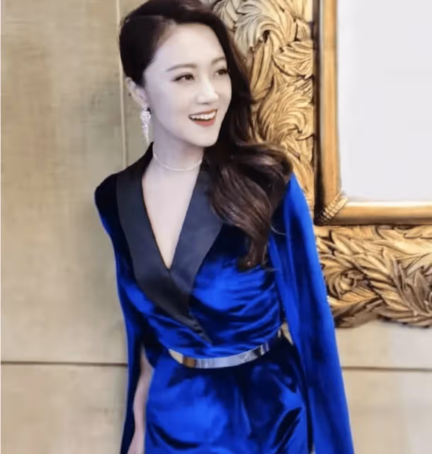 被玖月奇蹟王小瑋驚艷了!真空穿連體褲凸顯傲人身材,氣質太頂了