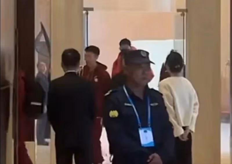 來了!中國男籃下午抵達深圳 東道主徐傑請幾個關係好的隊友吃晚飯