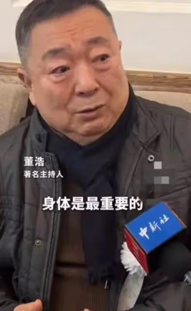 前央視主持虹雲告別儀式現場!身披黨旗很安詳,董浩難過地哭了
