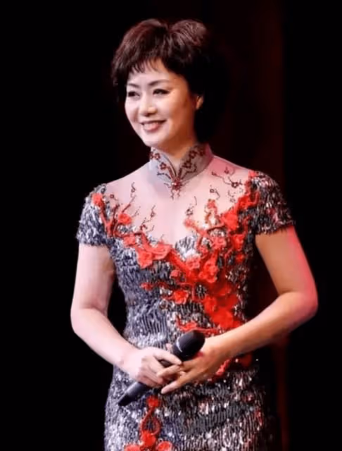 京劇第一美人李勝素:四個緋聞丈夫沒一個是真的?如今被真老公寵成公主