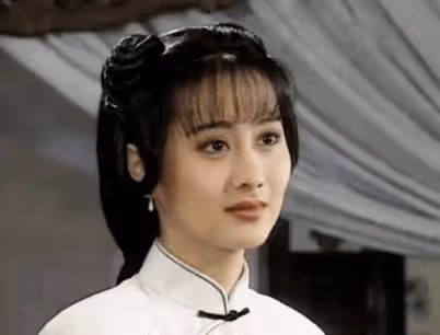 50歲陳德容:半生困在瓊瑤劇里,說「演媽媽是奇恥大辱」,如今還在執著偶像女主嗎?