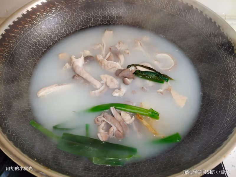 春天,吃雞吃鴨不如吃這肉!葷素搭配一鍋出,脆嫩鮮香、滿口滋補與美味,上桌就被吃個精光