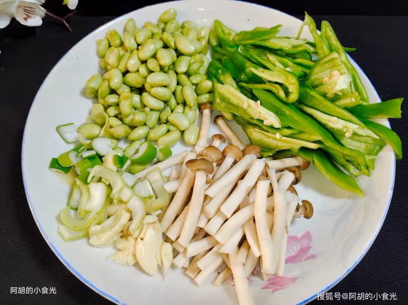 春天,吃雞吃鴨不如吃這肉!葷素搭配一鍋出,脆嫩鮮香、滿口滋補與美味,上桌就被吃個精光