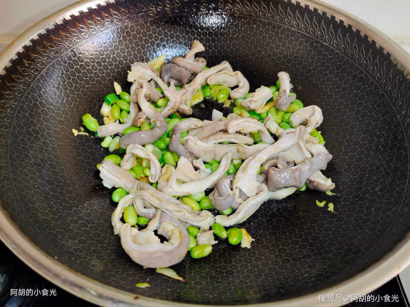 春天,吃雞吃鴨不如吃這肉!葷素搭配一鍋出,脆嫩鮮香、滿口滋補與美味,上桌就被吃個精光