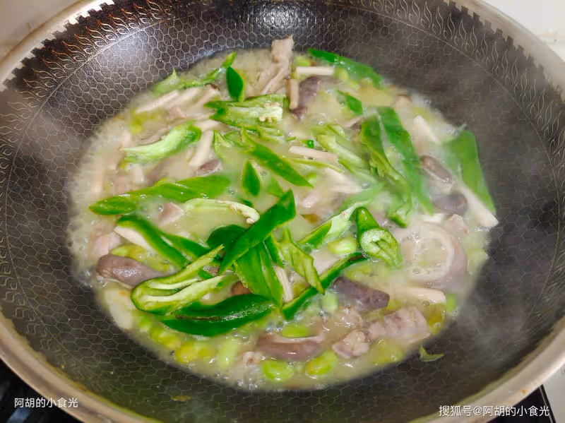 春天,吃雞吃鴨不如吃這肉!葷素搭配一鍋出,脆嫩鮮香、滿口滋補與美味,上桌就被吃個精光
