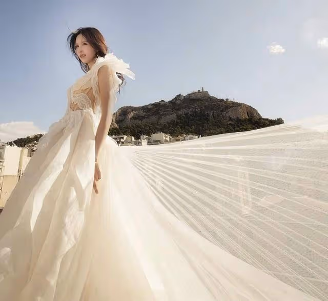 香港知名女星在希臘結婚,嫁慈善機構董事老公,如願進豪門做闊太