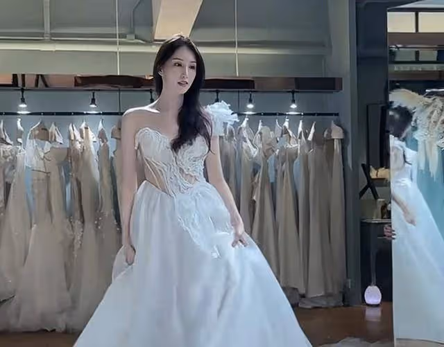 香港知名女星在希臘結婚,嫁慈善機構董事老公,如願進豪門做闊太