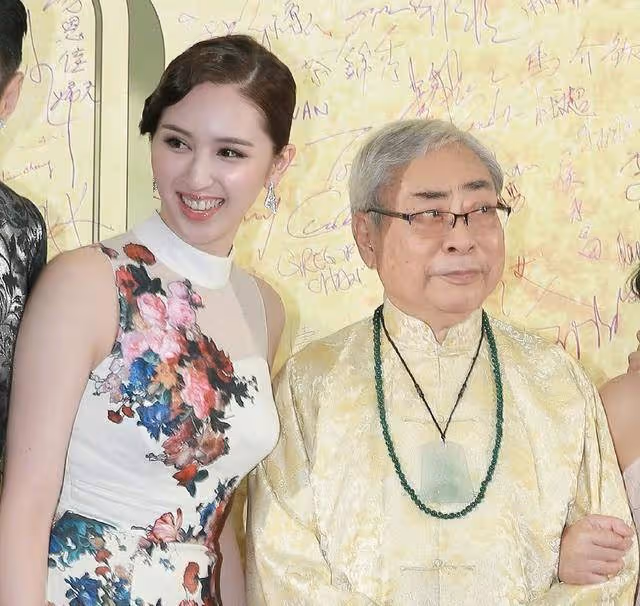 香港知名女星在希臘結婚,嫁慈善機構董事老公,如願進豪門做闊太
