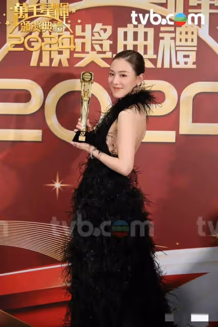 曾志偉兒媳素顏出鏡!運動臉紅引網友熱議,被封「劇版最美小三」