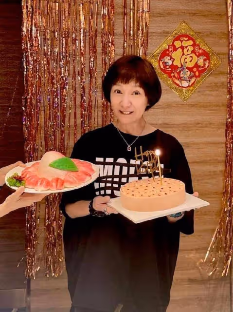 知名港星聚餐後打包剩酒!被指晚年淒涼,愛上有婦之夫至今單身