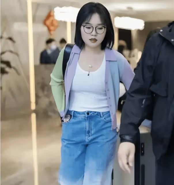 李雪琴瘦30斤後好漂亮,穿衛衣扎馬尾像鄰家小妹,差點認不出!