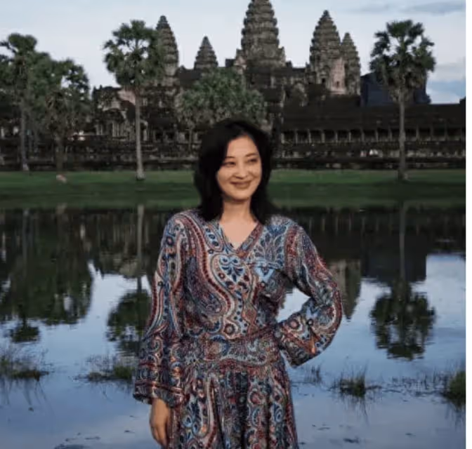 49歲梅婷胖回來更美了,穿印花裙去度假時髦又減齡,素顏出鏡狀態超好!