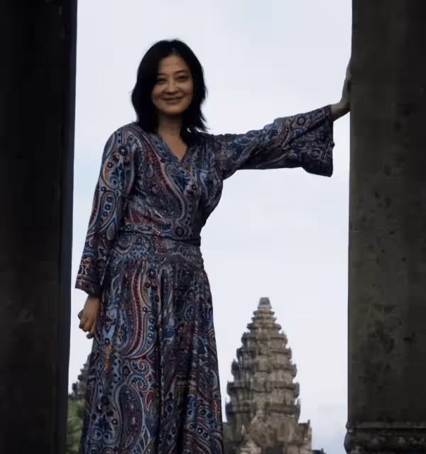 49歲梅婷胖回來更美了，穿印花裙去度假時髦又減齡，素顏出鏡狀態超好！