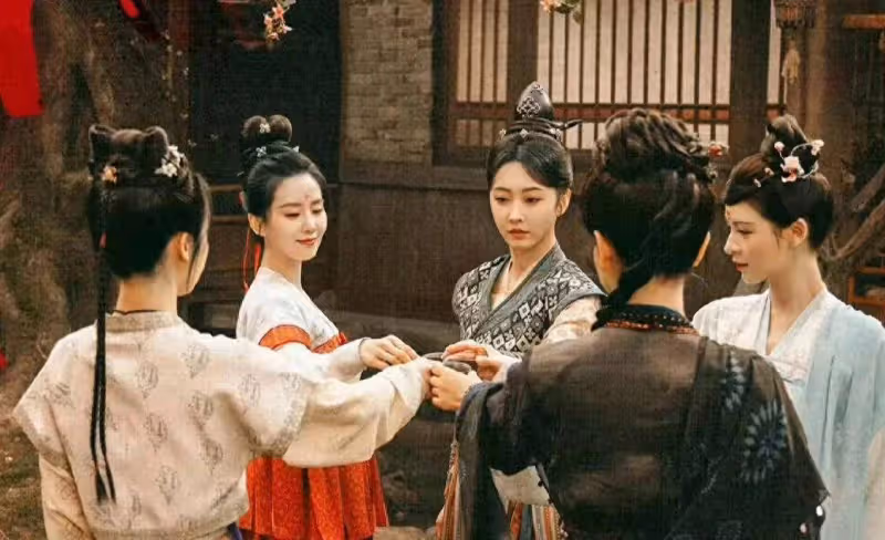 《掌心》：二刷才發現導演埋了多少線！這些偷聽戲把我CPU干燒了