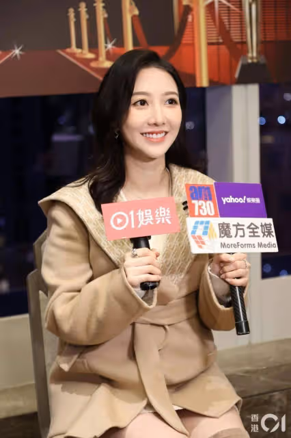 可惜！TVB力捧年輕小花挺大肚子現身活動！自爆已辭演《新聞女王2》！