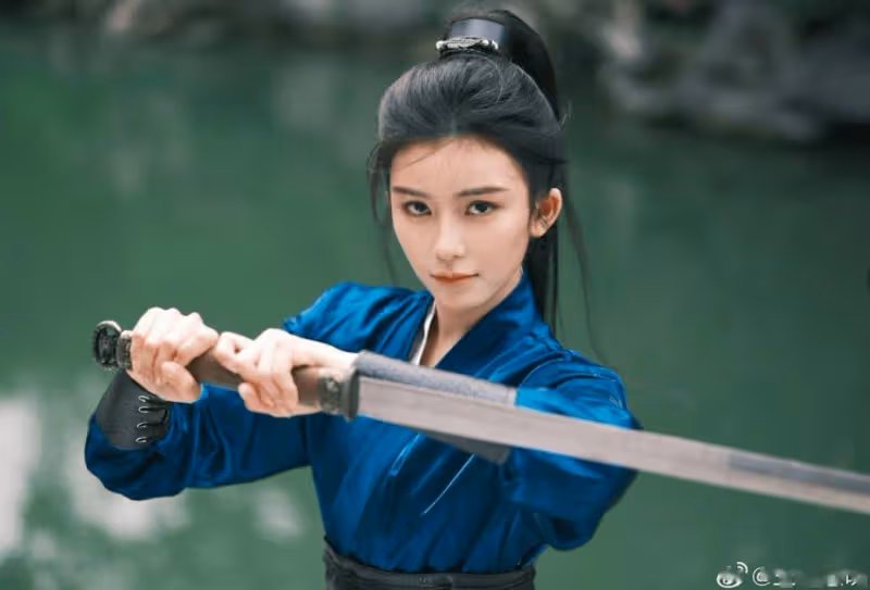 前港姐季軍首拍內地古裝劇殺青！興奮曬劇照！男女主是當紅明星