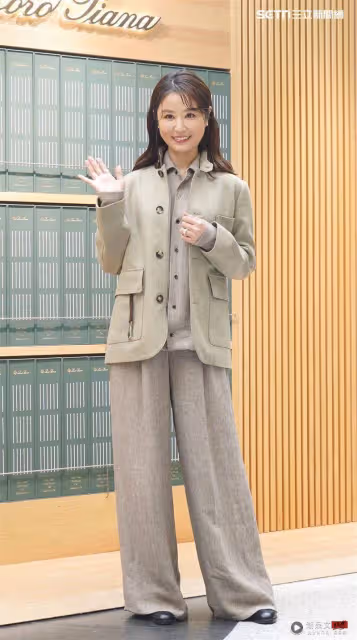 林心如搭公車、鬧區排隊半小時全為了「她」　曝與霍建華情人節做這件事