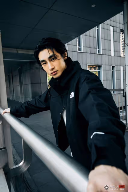 「時尚臉」男星宣布新身分！晉升紀錄片導演　接觸「量子力學」改變現實