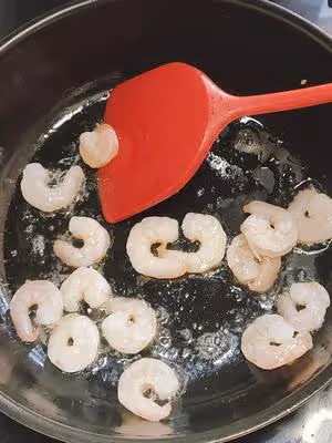 清爽可口的蝦仁黃瓜炒雞蛋