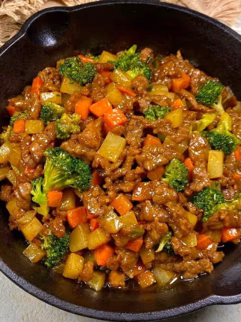 土豆燉牛肉之飯掃光，這樣做也太香了吧，還沒出鍋已是濃香四溢了