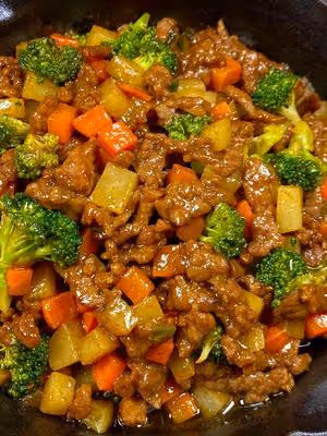 土豆燉牛肉之飯掃光，這樣做也太香了吧，還沒出鍋已是濃香四溢了