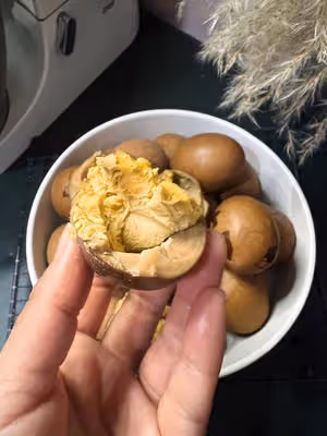 綿軟沙糯入口即化的五香沙黃滷雞蛋一招解鎖！